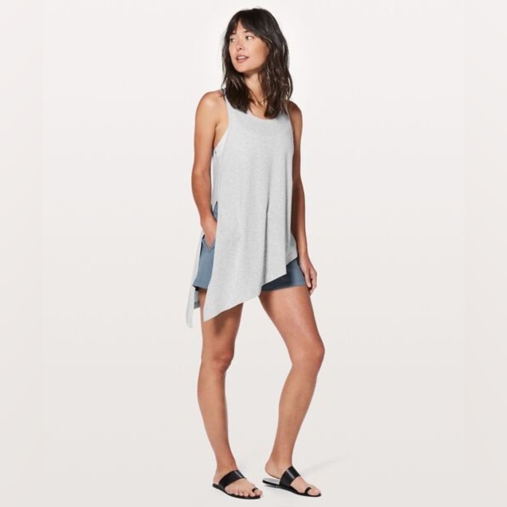 🍋 Lululemon “To the Point” tank. Size 8